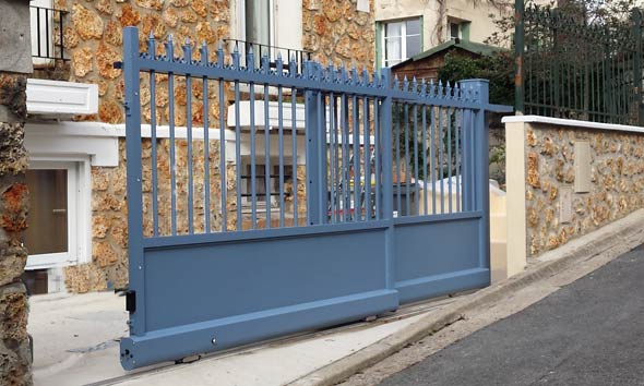 Portail deux vantaux roulants aspect fer forgé - Chaville près Paris