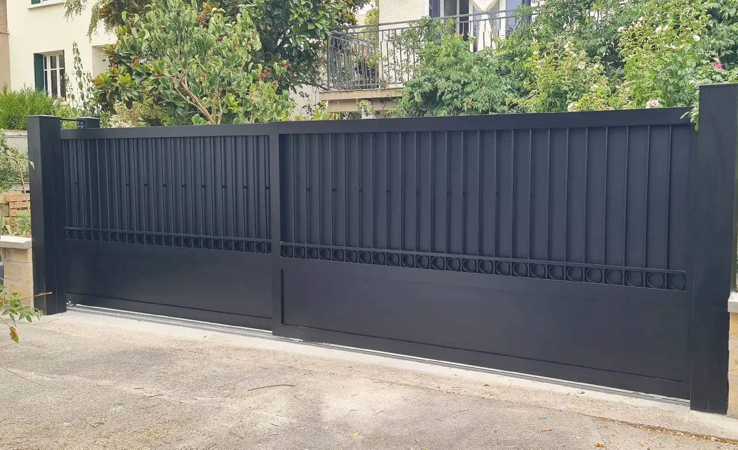 Portail télescopique aluminium 6m noir traditionnel A2p Tuquet (92)